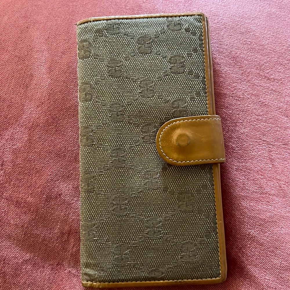Authentic Gucci old long wallet canvas leather khaki camel print thin.